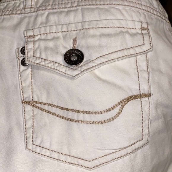 Faded Glory missy size 8 Cream skort with brown embroidered flowers. - Picture 7 of 11